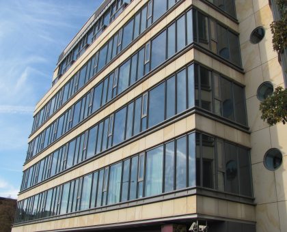 IMMEUBLE DE BUREAUX SZYPERSKA, POZNAŃ, Conseil sur la façade en aluminium-verre