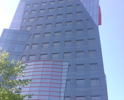 STRZEGOMSKIE TOWERS II, WROCLAW, Conseil sur la façade en aluminium - verre