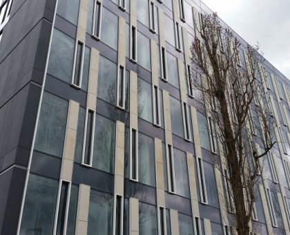 HARMONY KONSTRUKTORSKA, Projet de la façade en aluminium-verre et de la façade ventilée